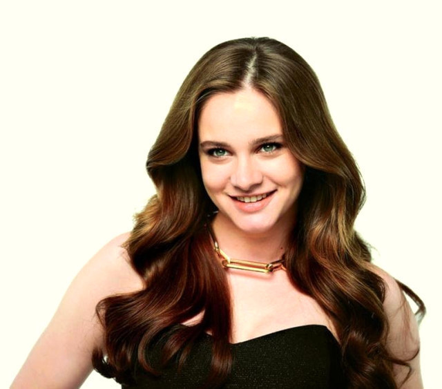 Göğüsleri başına dert oldu! Bıçak altına yatacak - Resim: 4