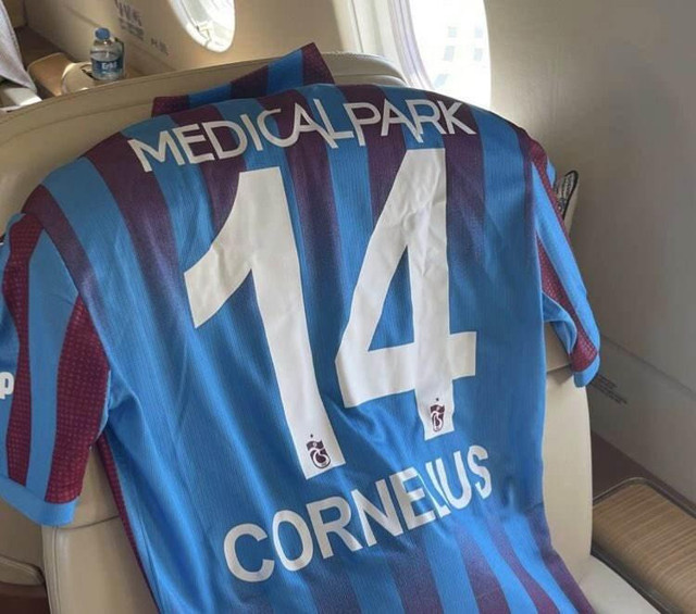 Trabzonspor Cornelius'u transfer etti! Uçaktan ilk fotoğraf - Resim: 1