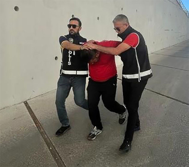 Cezaevi Müdürü'nü öldürten çete lideri yakalandı! 'İnlerine gireceğiz, göz açamayacaklar...' - Resim: 0