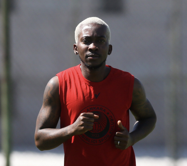 Onyekuru yeni takımıyla ilk antrenmanına çıktı - Resim: 0