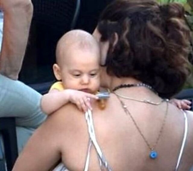 Bergüzar Korel'in ikinci oğlu babası Halit Ergenç'in kopyası çıktı ilk kez görüntülendi - Resim: 4