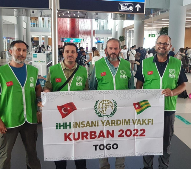 İHH Gönüllüleri Togo'da kaza geçirdi: 3 ölü, 2 yaralı - Resim: 0