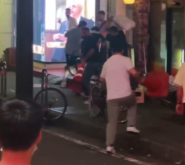 Japonya'da Karslı ve Ordulu aileler birbirine girdi! Meydan savaşını aratmayan kavga - Resim: 0