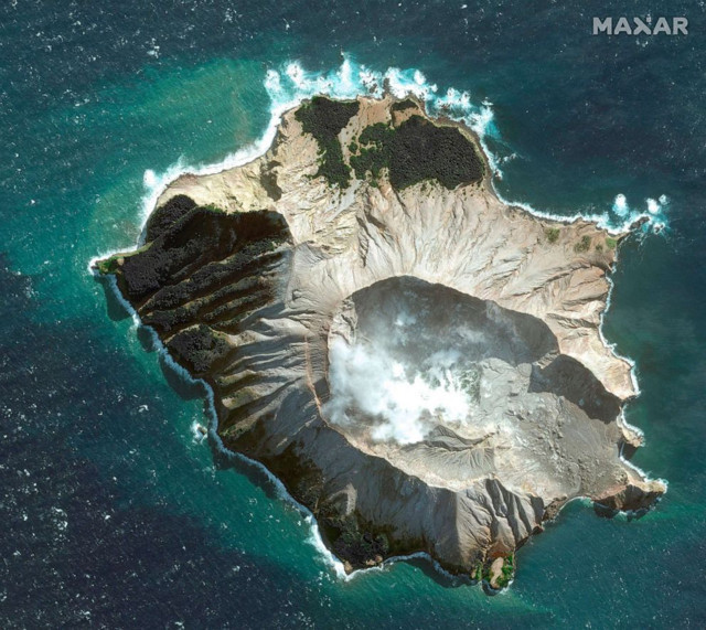 Yanardağın patladığı Beyaz Ada'da yaşam belirtisi kalmadı - Resim: 0