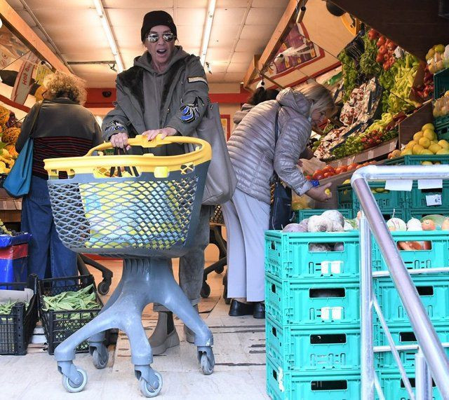 Nebahat Çehre'nin ekonomi sözleri olay oldu! Usta oyuncu takipçisinin o yorumuna dayanamadı - Resim: 1