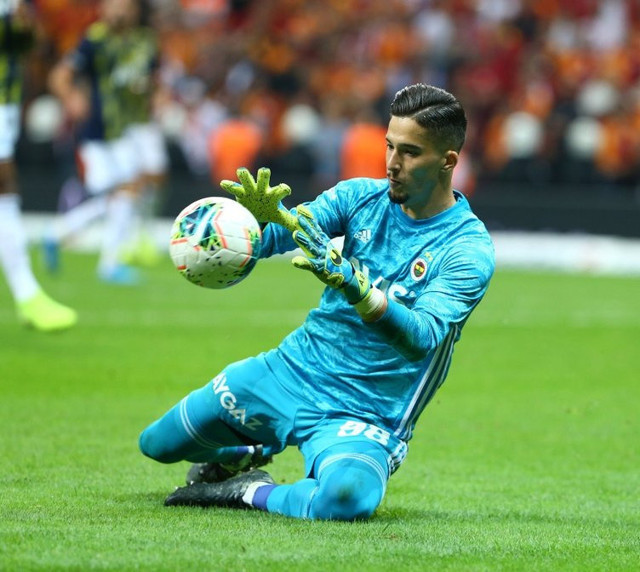 Altay Bayındır'a Avrupa'dan iki talip var - Resim: 0