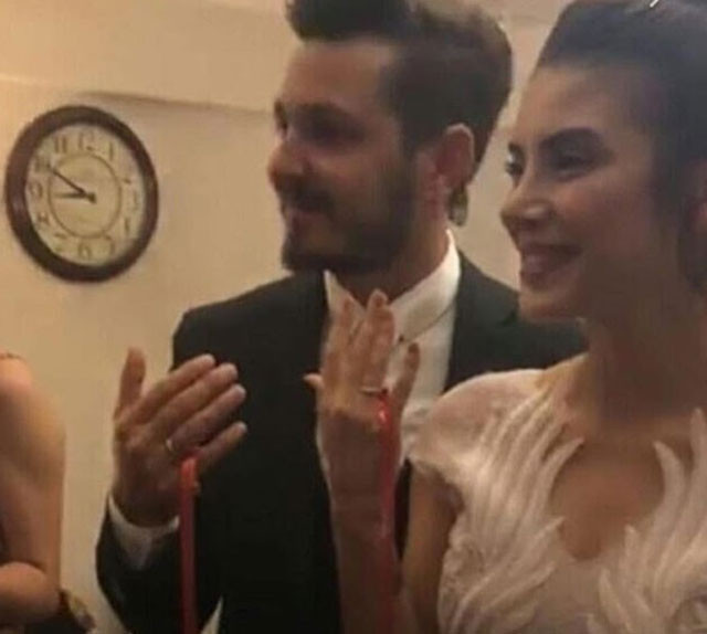 Söz dizisinin yıldızı Deniz Baysal ile Barış Yurtçu nişanlandı acılı kahve olay oldu  - Resim: 4