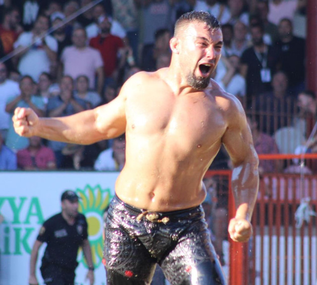 662. Tarihi Kırkpınar Yağlı Güreşleri'nde başpehlivan Yusuf Can Zeybek oldu - Resim: 2