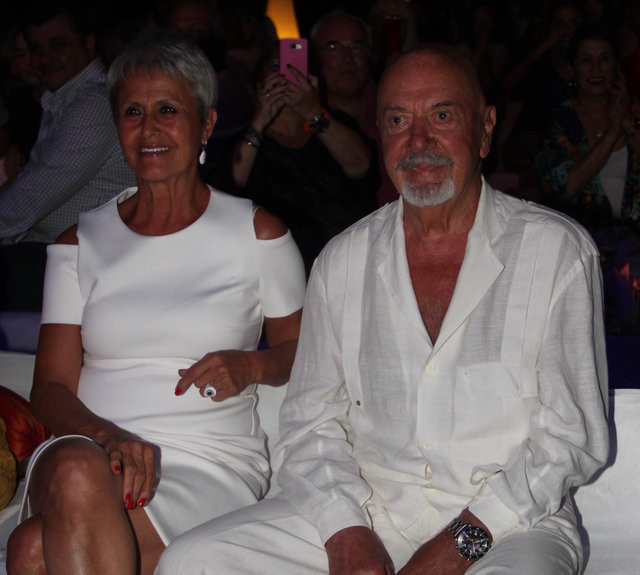 Kıbrıs'ta Hadise rüzgarı! Hayranıyla sahnenin tozunu attırdı - Resim: 3