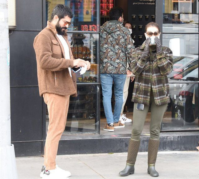 Fahriye Evcen ve Burak Özçivit yeni lüks otomobilleriyle boğaz turu attı - Resim: 3