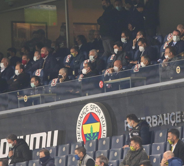 Fenerbahçe Galatasaray derbisi sonrası gerginlik: Başkanım ayıp ediyorlar - Resim: 2