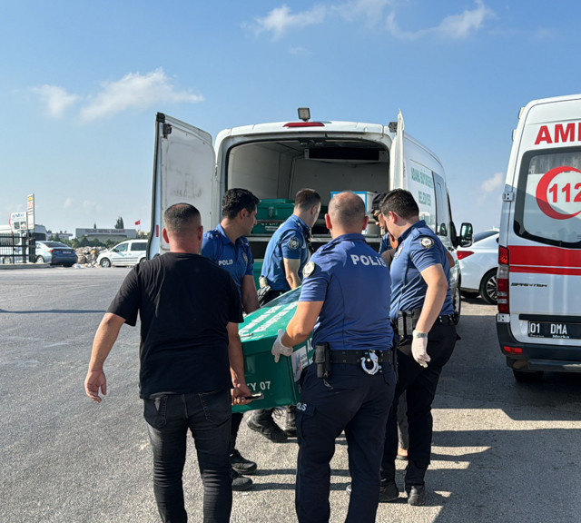 Adana'da atık su kanalına düşen motosikletteki 2 kişi öldü - Resim: 0