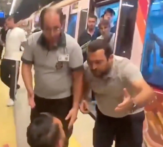 Marmaray'da tekme ve yumruklu kavga! Müdahale eden güvenlik görevlisi de saldırıya uğradı - Resim: 2