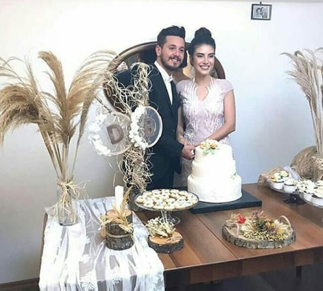 Söz dizisinin yıldızı Deniz Baysal ile Barış Yurtçu nişanlandı acılı kahve olay oldu  - Resim: 1