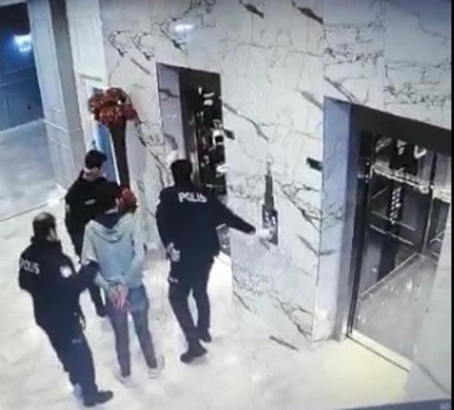 Korkunç! Polisi görünce arkadaşını öldürdüğü bıçakla intihar etti - Resim: 2