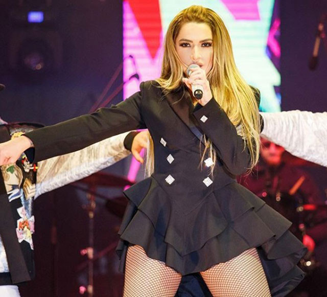 Hadise cesur pozlarıyla sosyal medyayı kasıp kavurdu! - Resim: 1