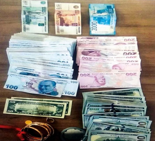 Kırmızı Bülten’le aranan DEAŞ’lı 'Kara Dul' ABD-YPG kontrolündeki ‘Hol’den kaçmış - Resim: 0