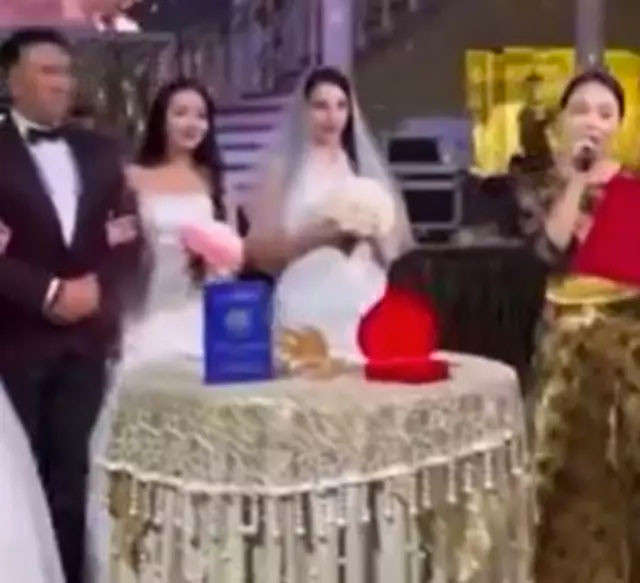 4 kadınla aynı anda evlendi! Düğün görüntüleri gündem oldu - Resim: 1