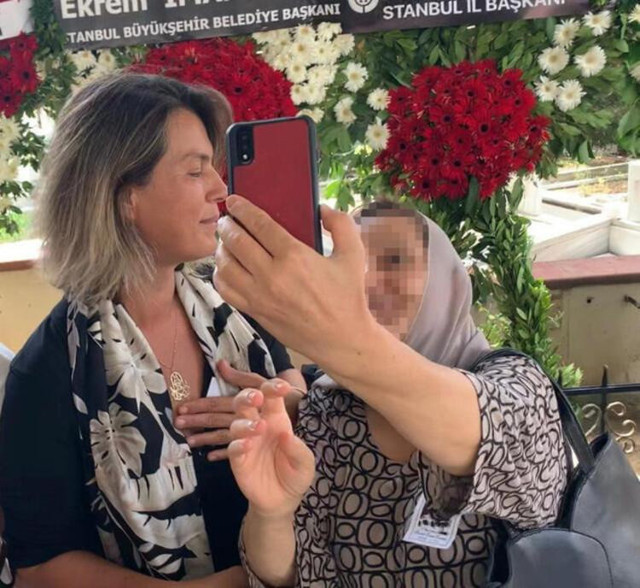 Cihan Canova'nın cenazesinde şok eden hareket! Acısı var demedi, Açelya Akkoyun'la selfie yaptı - Resim: 2