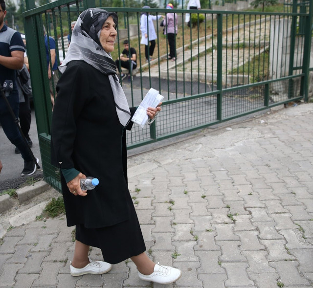 Okumanın yaşı başı yok! 84 yaşında YKS'ye girdi - Resim: 1