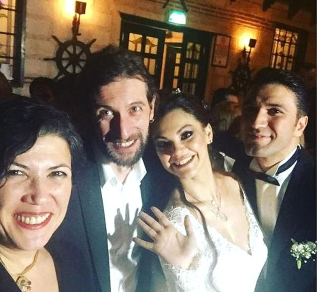 Fotoğrafları hemen sildi! 4. eşinden de boşanıyor - Resim: 1