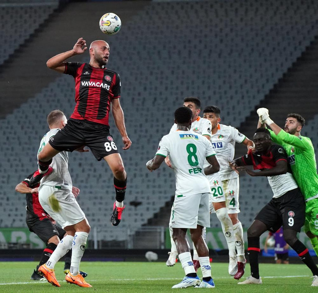 Alanyaspor, Karagümrük engelini rahat geçti! - Resim: 1