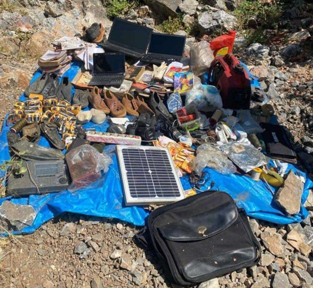 Tunceli'de teröristlerin kullandığı 4 sığınak imha edildi - Resim: 0