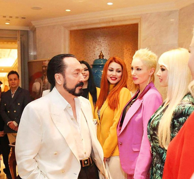 Adnan Oktar'ın en gözde itirafçı 'kedicik'i yeni isim davasını kazandı! - Resim: 2