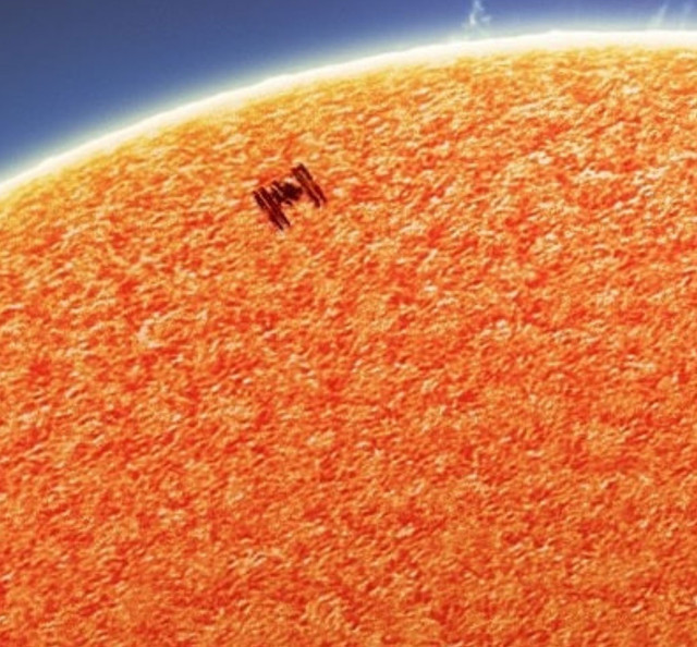 Uluslararası Uzay İstasyonu'nun Güneş'in önünden geçerken görüntülendi - Resim: 0