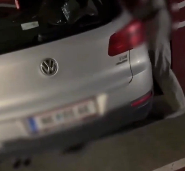 İstanbul'da AVM otoparkında skandal görüntü! Yakalanınca hızla kaçtılar - Resim: 2