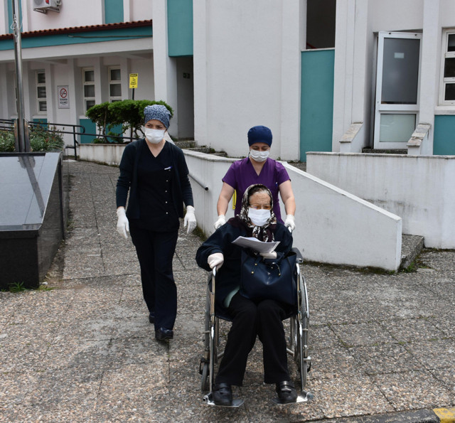 Muğla'da 76 yaşında koronavirüsü yendi 'En çok torunumu özledim' dedi - Resim: 0