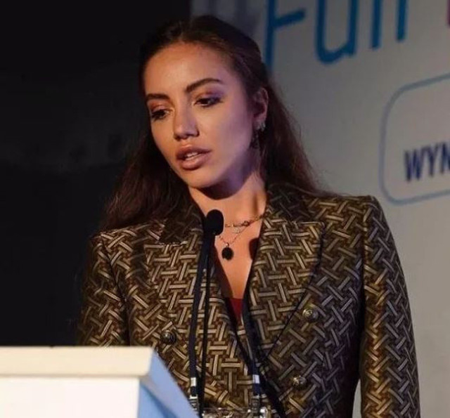 Ünlü estetik doktoruna şok tehdit: Yüzümü mahvettin! Orayı başınıza yıkarım - Resim: 0