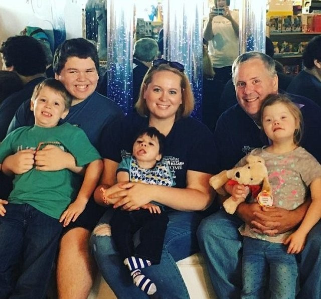 İskelet çocuğun inanılmaz değişimi ölümden döndü - Resim: 2