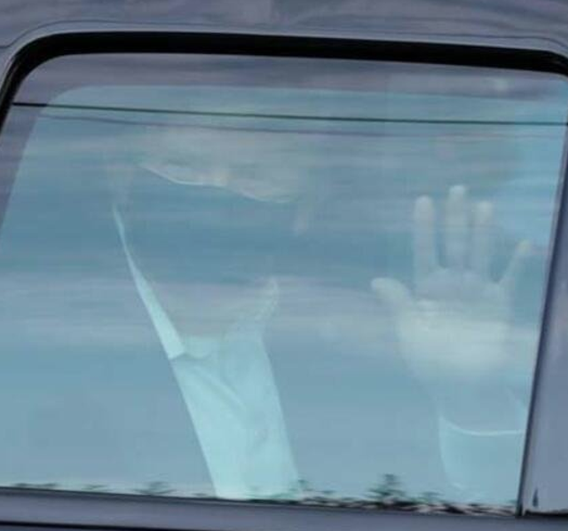 Trump'tan hastane önündeki destekçilerine sürpriz - Resim: 0