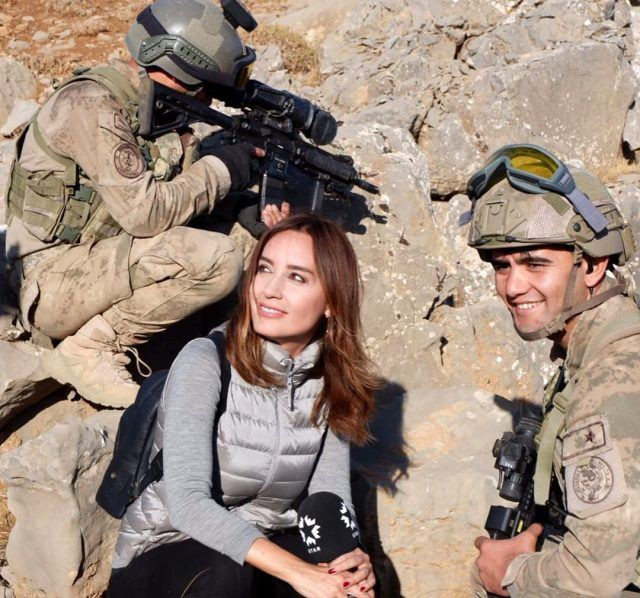 Star TV spikeri Nazlı Çelik Mehmetçik'le birlikte operasyona katıldı! Paylaştığı nota mesaj yağdı - Resim: 2