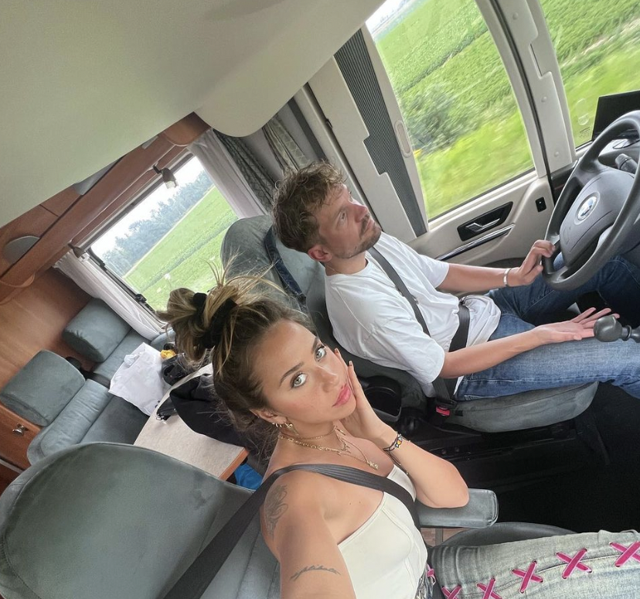 Hamdi Alkan'ın kızı Zeynep Alkan babasıyla ilgili söyledikleriyle herkesi dumura uğrattı! "Orada kendimizi kandırıyoruz" - Resim: 0