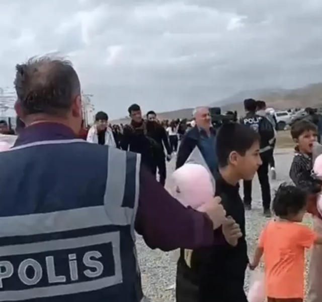 Mansur Yavaş'ın sözleri DEM Parti'yi kızdırdı! ''Pamuk şeker'' olayında gerçek çok başka çıktı - Resim: 0