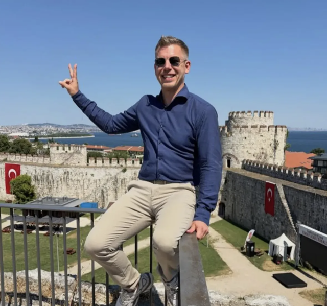 NATO için geldi, İstanbul'da turist gibi gezdi! Kim der başbakan - Resim: 0