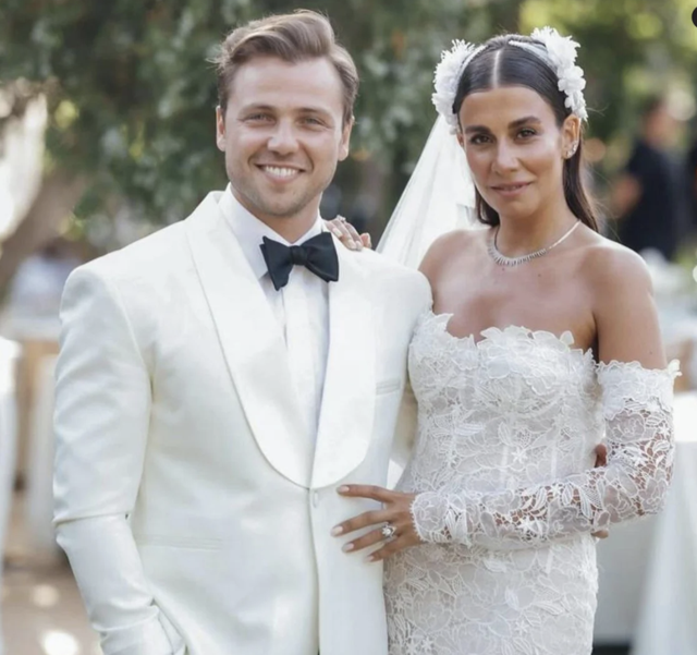 Oyuncu Tolga Sarıtaş, Zeynep Mayruk'la evlendi - Resim: 0