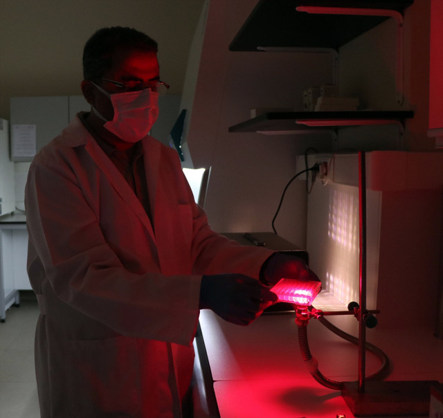 Türk bilim insanlarınca geliştirilen nanomoleküllü diş macunu ile diş fırçası seri üretime hazırlanıyor - Resim: 0