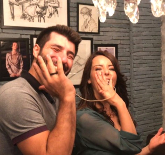 Nursel Ergin yasak aşkı Murat Akyer ile evlendi gelinliğine bakın - Resim: 1