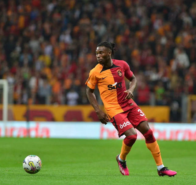 Okan Buruk'tan flaş karar: Galatasaray'da yıldız futbolcunun bileti kesildi - Resim: 0