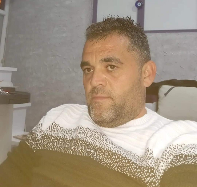 İzmir’de yol ortasında ölü bulunan kişinin üzerinden 944 bin liralık çek çıktı - Resim: 0