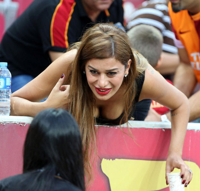 Şans meleği Ebru Şancı 100 tane aldı eşe dosta dağıttı - Resim: 3