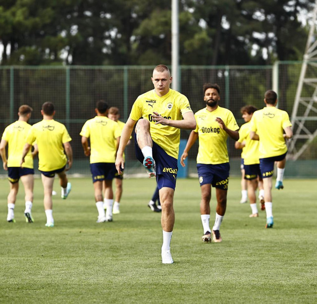 Fenerbahçe'nin Rusya kampı kadrosu açıklandı! Tam 4 eksik var.. - Resim: 0