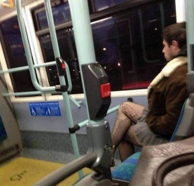 Bu kadarına da pes! Metroda bakın ne yaptılar - Resim: 3