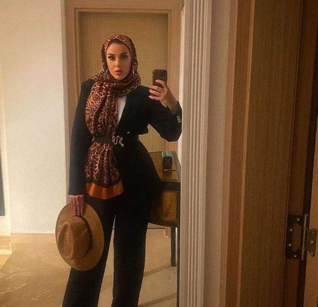 "Geçiş sürecindeyim" demişti! Ferdi Tayfur'un kızı Tuğçe Tayfur ayna karşısında poz verdi - Resim: 0