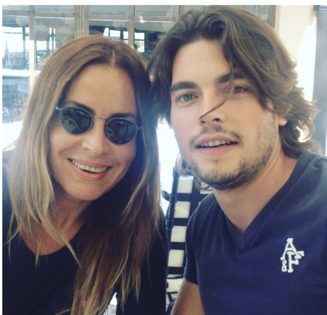 Hercai'nin Miran'ı Akın Akınözü annesinin ölümüyle yıkıldı! Paylaşımı yürek yaktı - Resim: 0