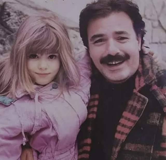 Tuğçe Tayfur, babası Ferdi Tayfur'un vefatı sonrası ilk paylaşımını yaptı - Resim: 0