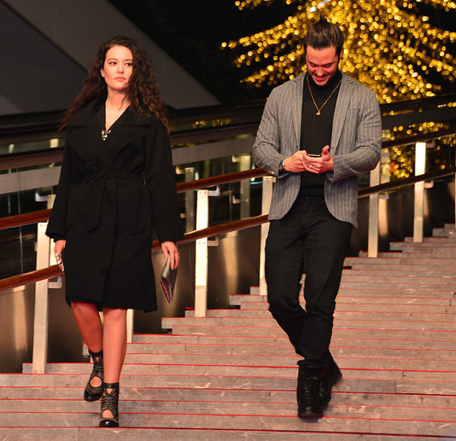 Pelin Akil'in parmağına ne oldu? dikkat çeken detay - Resim: 3